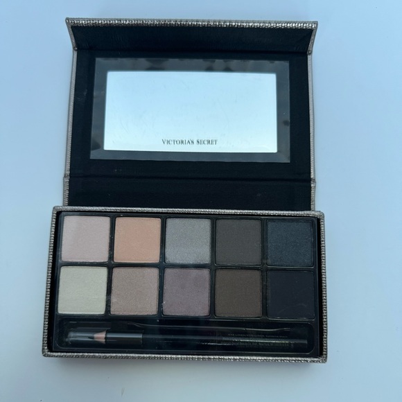 Victoria’s Secret THE NAKEDS Eyeshadow Palette, brush & extreme black eye liner - Picture 3 of 6